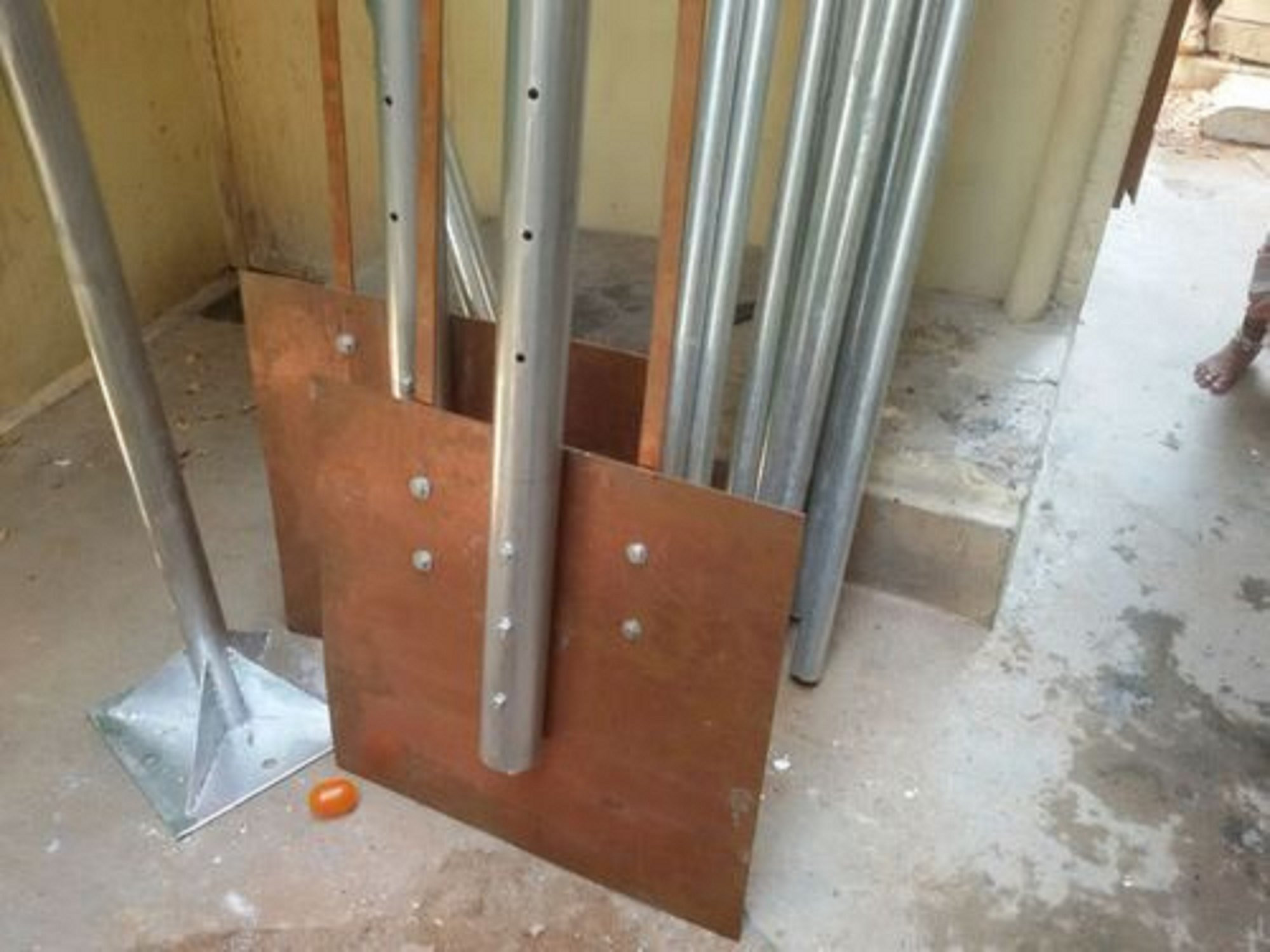 Copper earthing plates and grounding assembly
